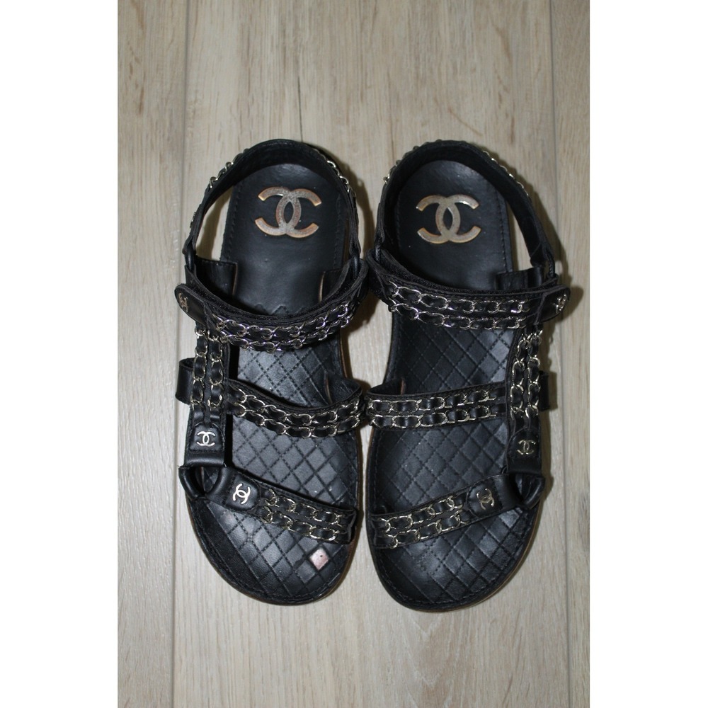Chanel Black Leather Chain‎ Link Gladiator Sandals CC Logo Quilted Size 40 Italy